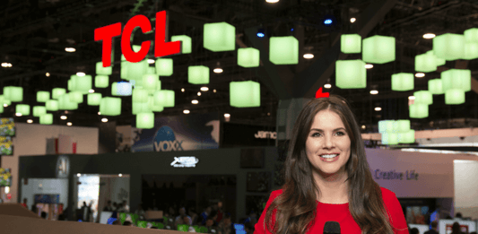 Au CES, visite du kiosque TCL avec Alison Jordan